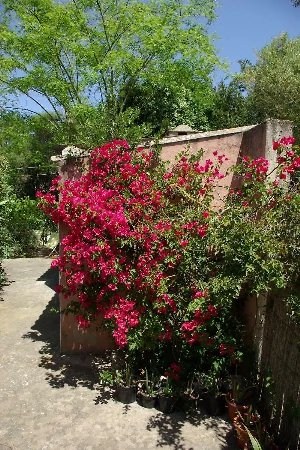 הוילה מנקור Houpla Sol בית נופש